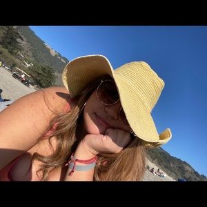 Meet your Posher, Carolina